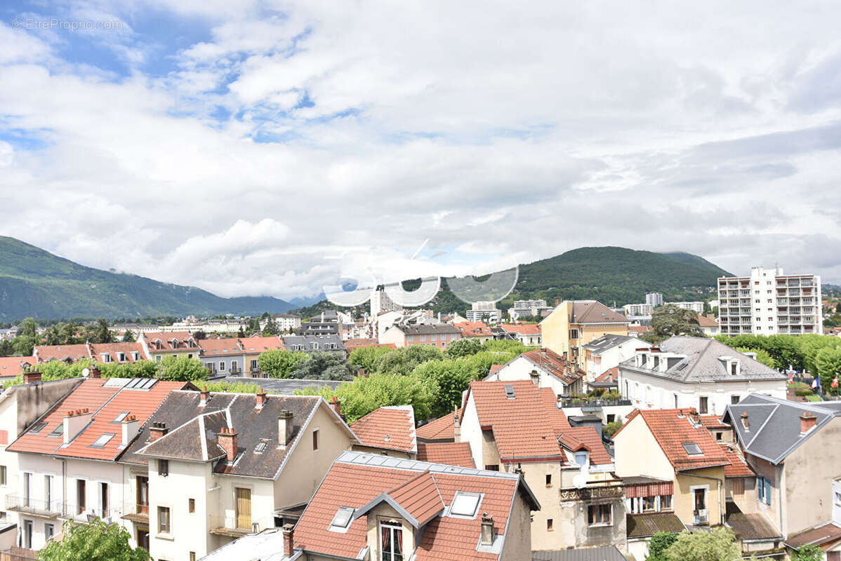 T3 dernier étage avec ascenseur -Hyper centre Aix-les-Bains - photo 4