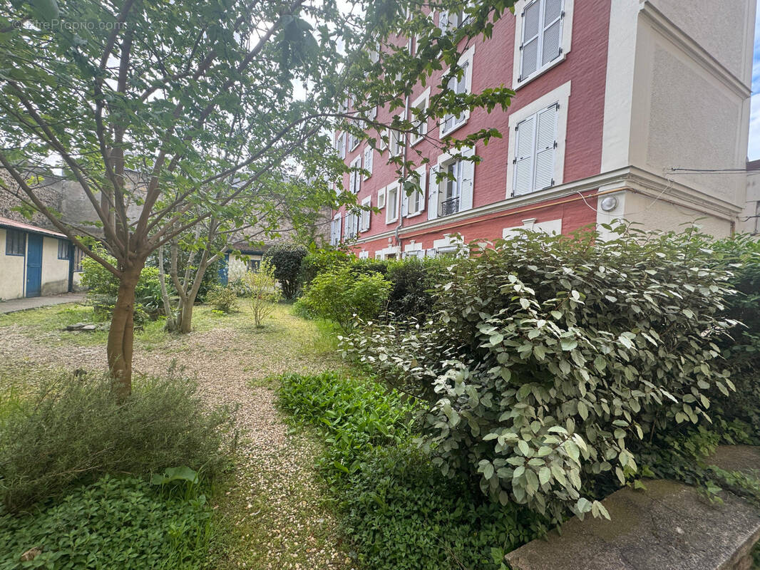 Appartement à CHARENTON-LE-PONT