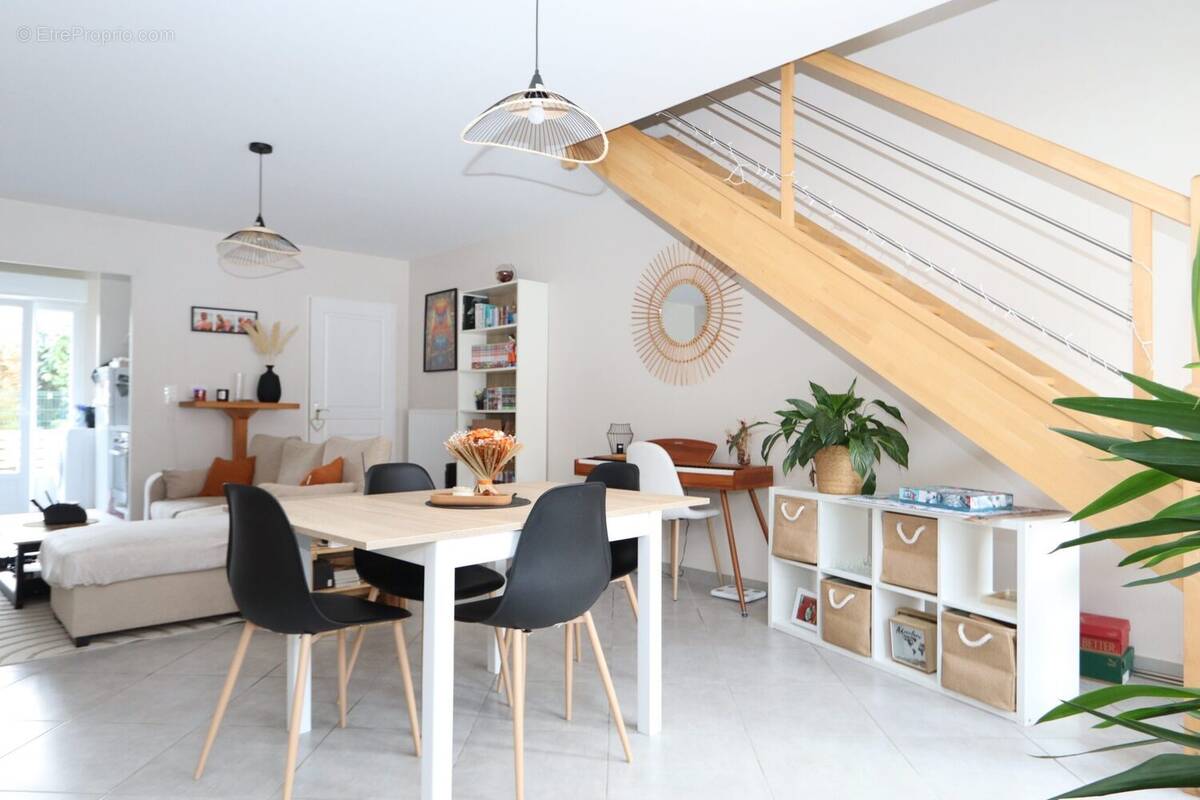 Maison à SAINT-JEAN-DE-BRAYE