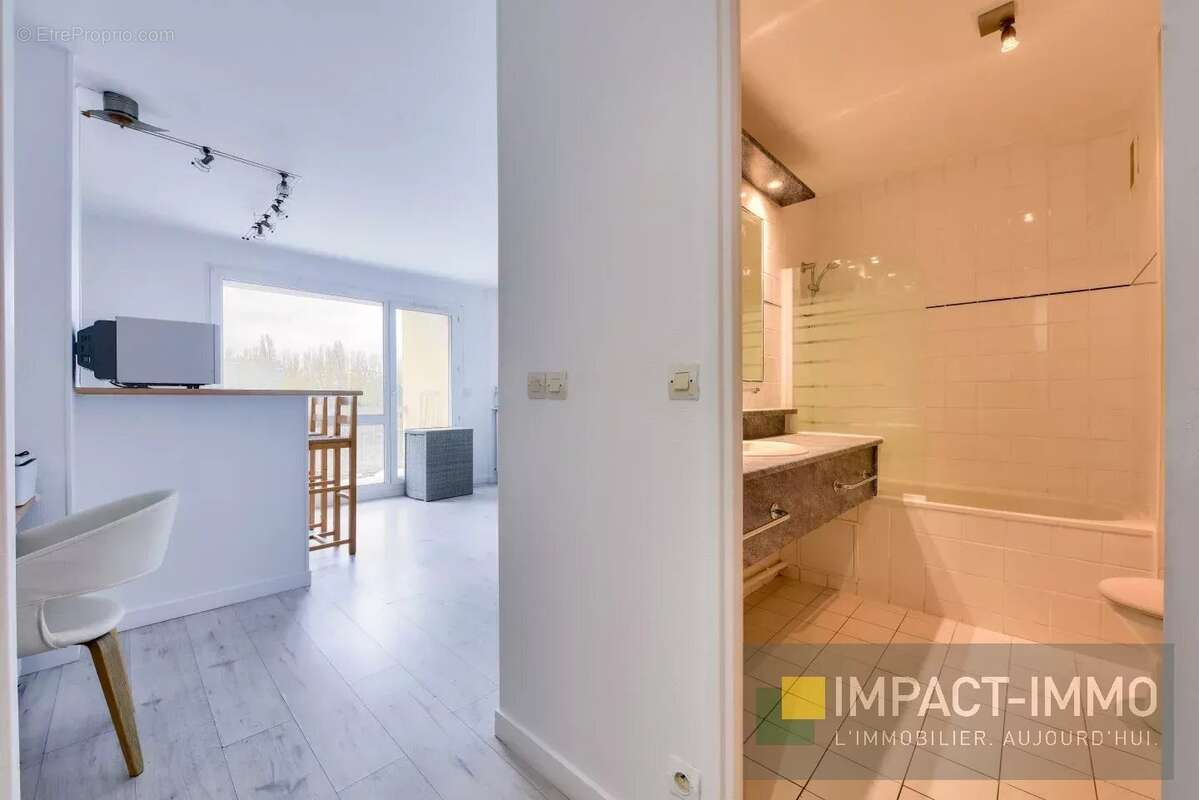 Appartement à COURBEVOIE