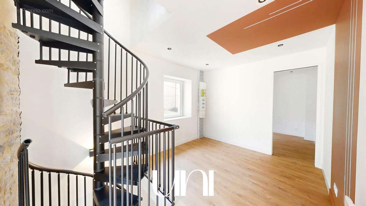 Triplex 3 pièces entièrement rénové avec place de Parking - Bayeux - photo 9