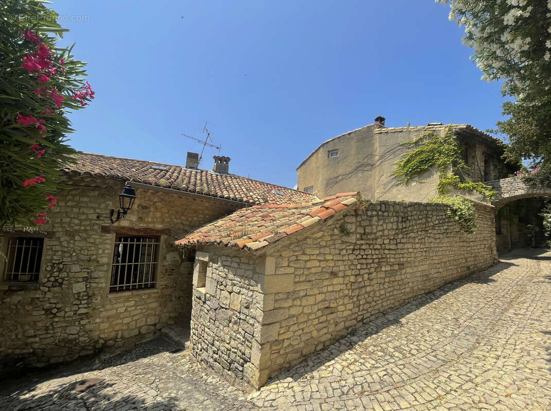 Exclusivite / vaison 10km / spacieuse maison de village avec cour interieure et terrasses - photo 2