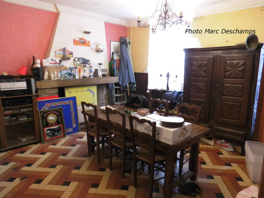 Immeuble de centre ville , hotel-bar-restaurant 13 chambres + appartement privé surface de 620m2 hab., courett - photo 4