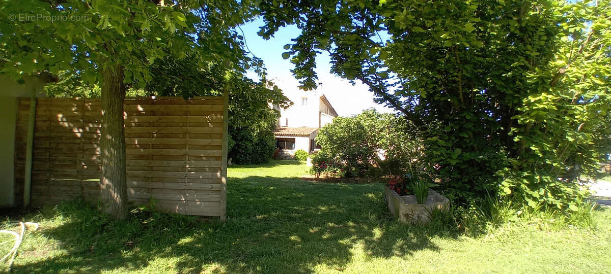 Maison à L'ISLE-SUR-LA-SORGUE