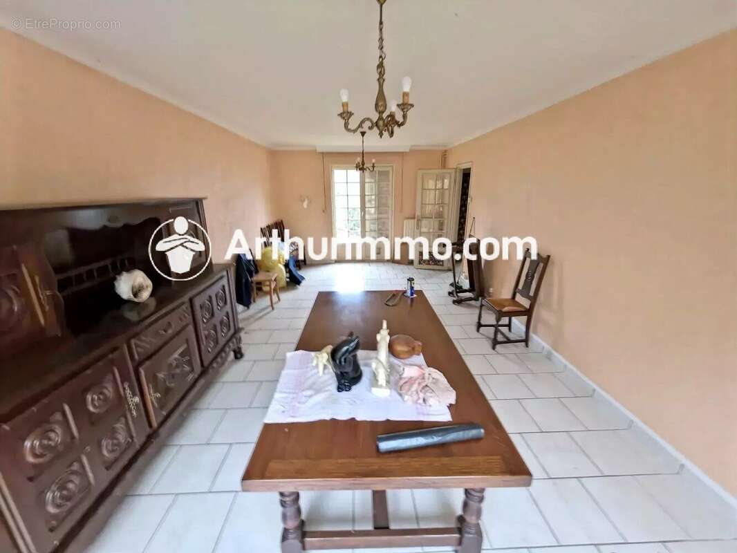 Maison à SAVIGNY-LE-TEMPLE