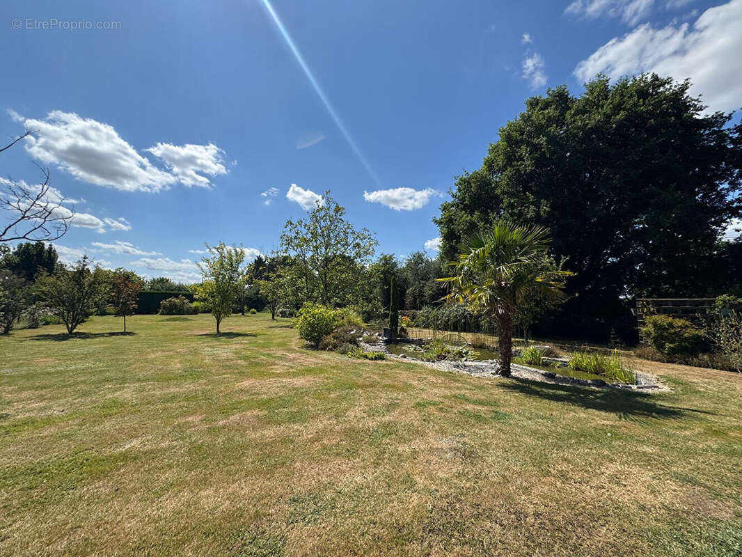 Maison à SAINT-CHARLES-LA-FORET