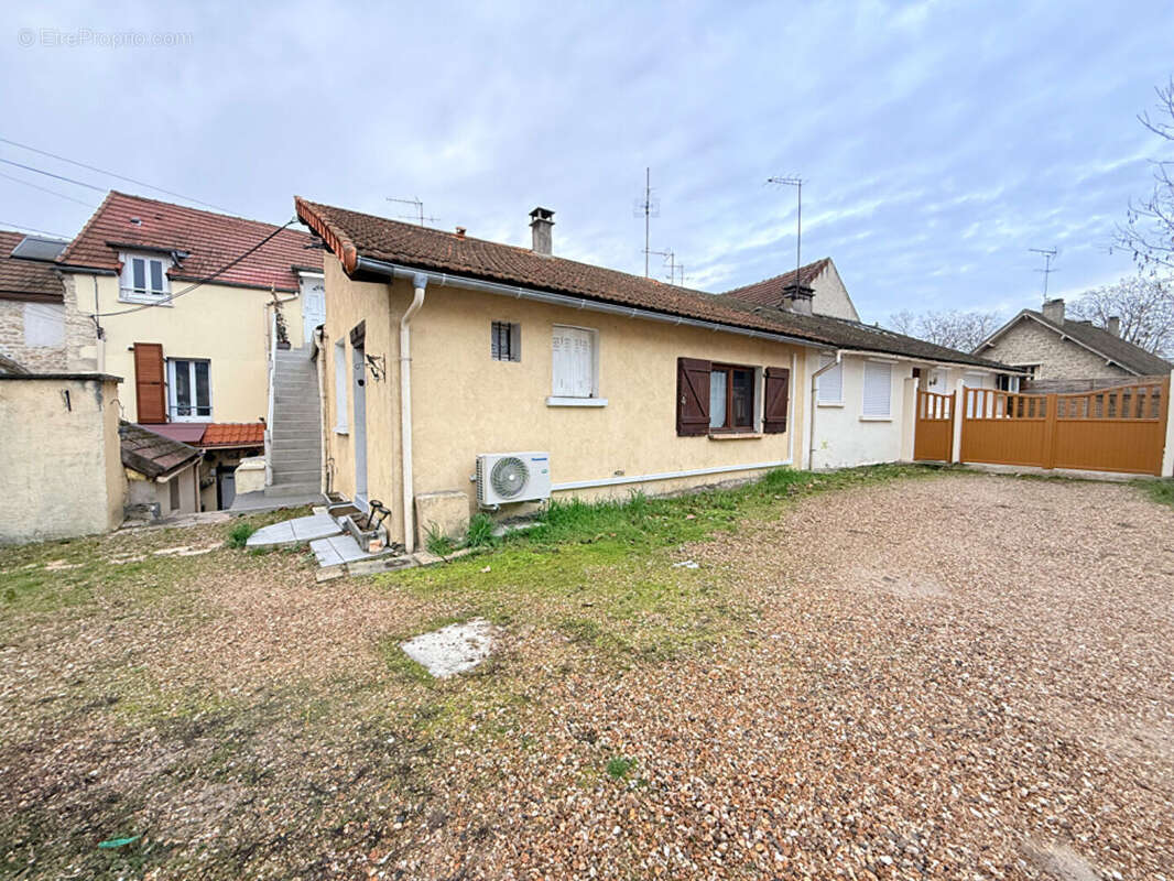 Appartement à JUZIERS