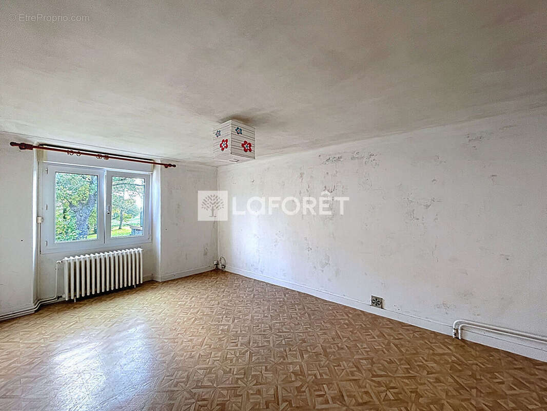 Maison à BAINS-SUR-OUST