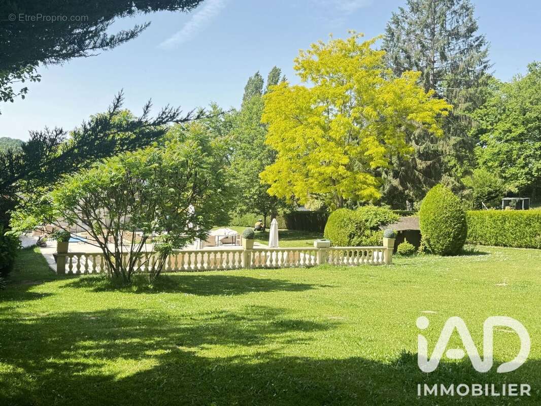 Maison 165 m² à Montfort-L'amaury  - photo 2