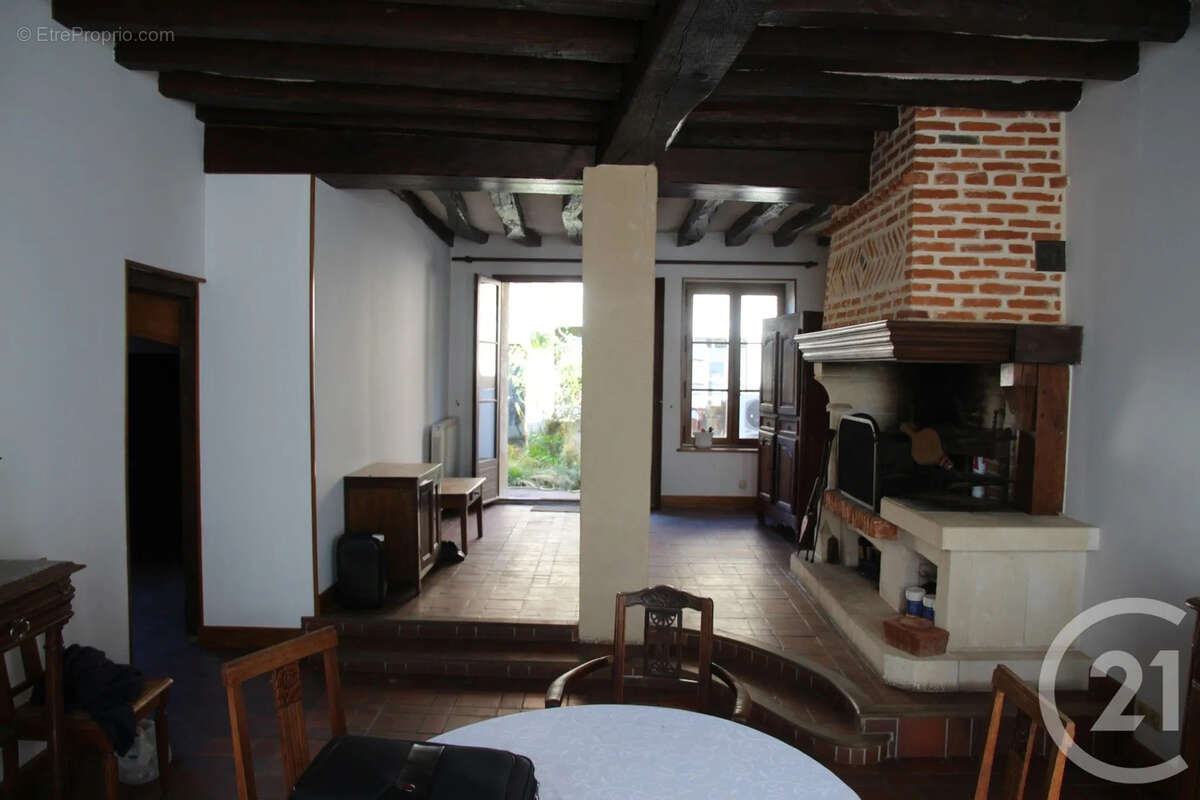 Maison à CHATEAUNEUF-VAL-DE-BARGIS