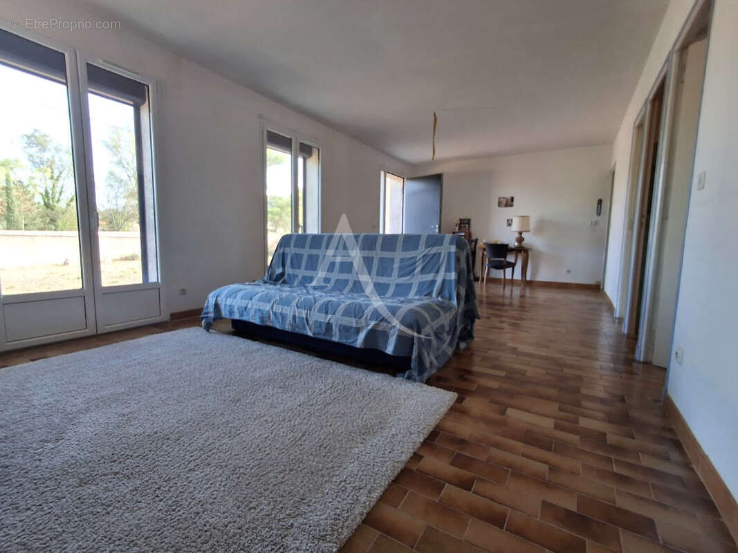 La Tour sur Orb Villa de plain pied avec garage et terrain d'environ 1200m² - photo 3
