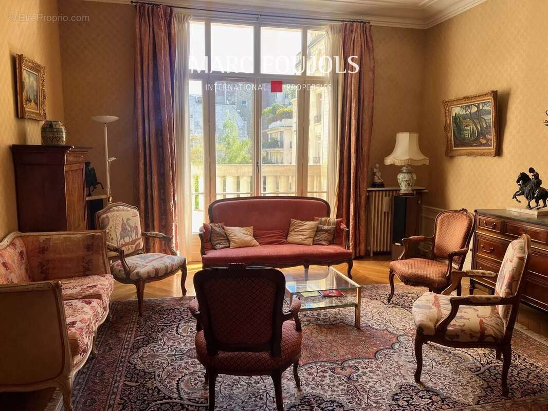 Appartement à NEUILLY-SUR-SEINE