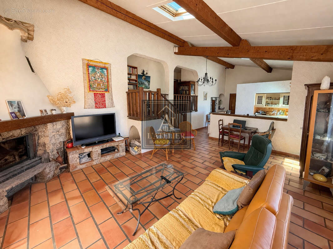 Maison de caractère avec dépendance, sous-sol et piscine au calme absolu sur 3000 m2 - photo 5