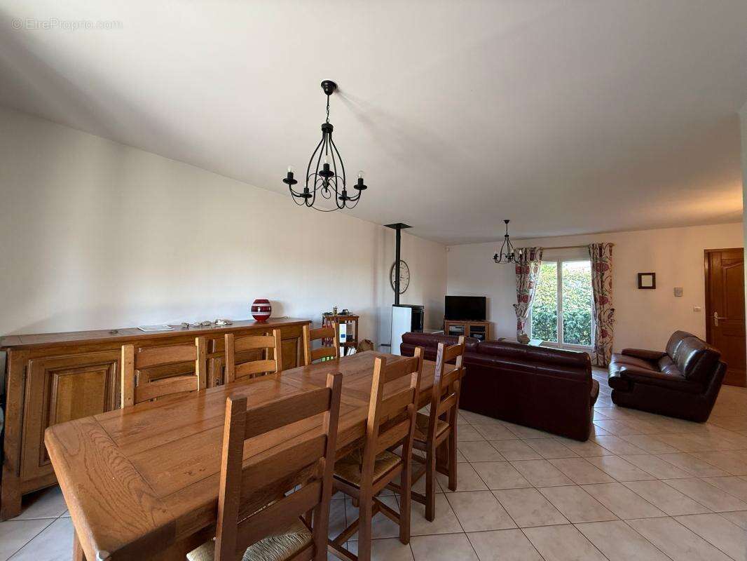 Maison à LABLACHERE