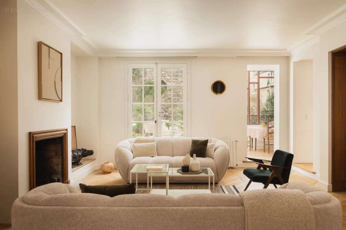 Appartement à PARIS-16E