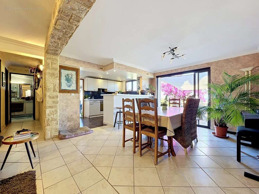 Appartement à VALLAURIS