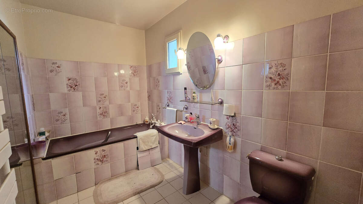 Maison à DUN-LE-POELIER