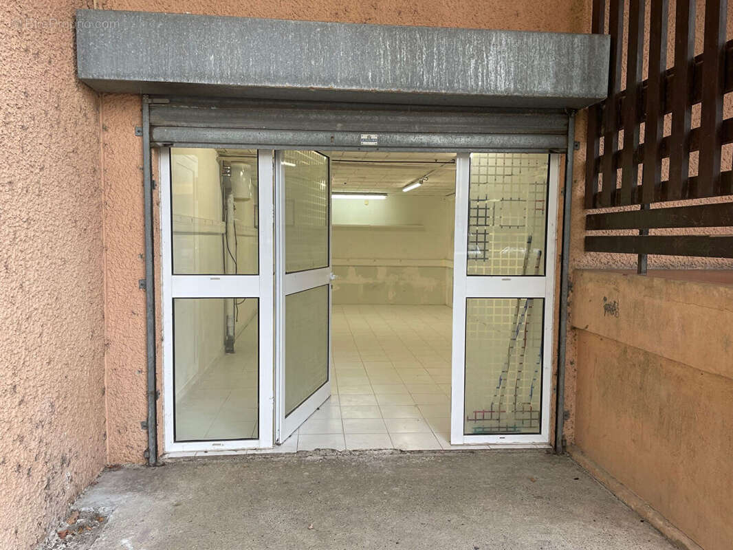 Commerce à SAINT-JEAN