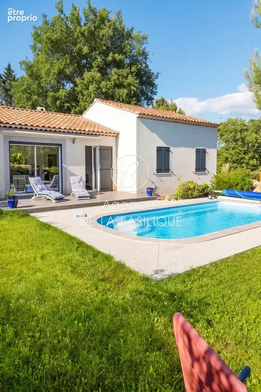 Maison 4 pièces 130 m² à vendre à Saint-Maximin-La-Sainte-Baume (83470) - photo 1
