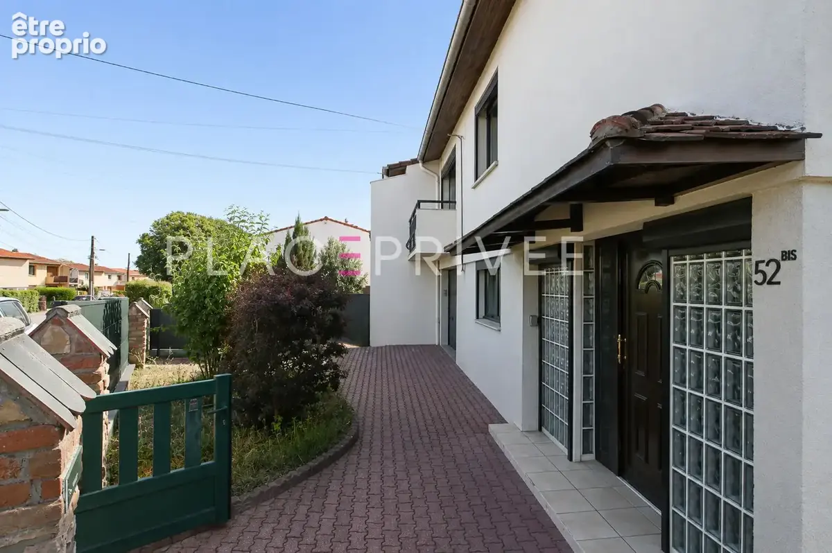 Maison avec garage et jardin - photo 3