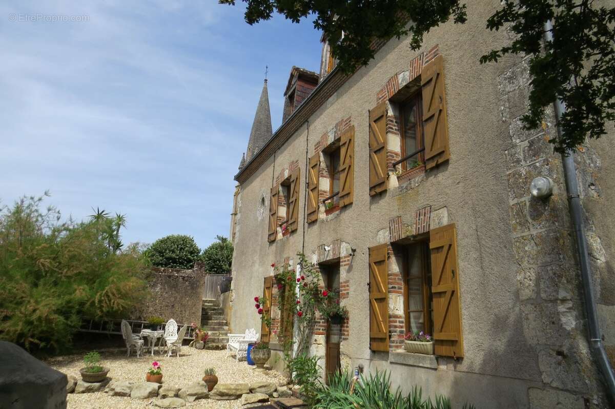 Prieuré de caractère  7 pièces proche Blois   vue dominante  3 minutes du lac , du golf , idéal maison secondaire - photo 2