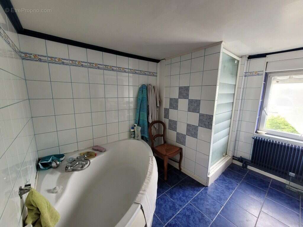 Maison à AVESNES-SUR-HELPE