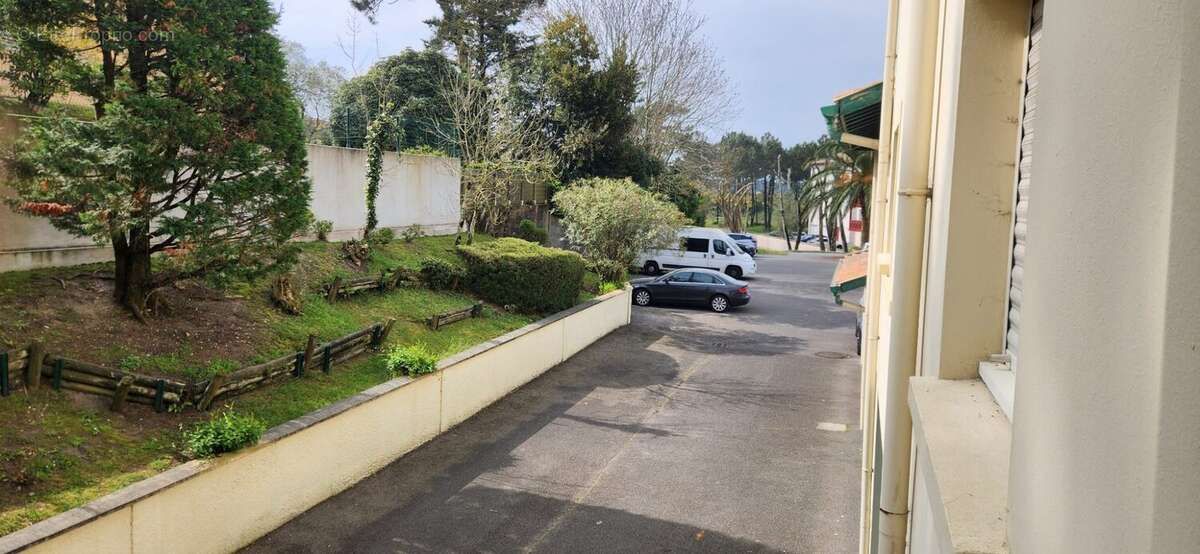 Accès par portail à badge - Appartement à ANGLET
