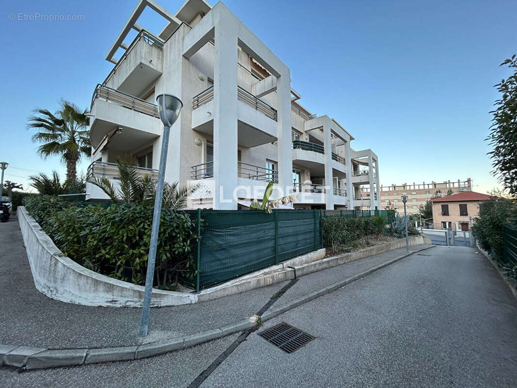 Appartement à SAINT-LAURENT-DU-VAR