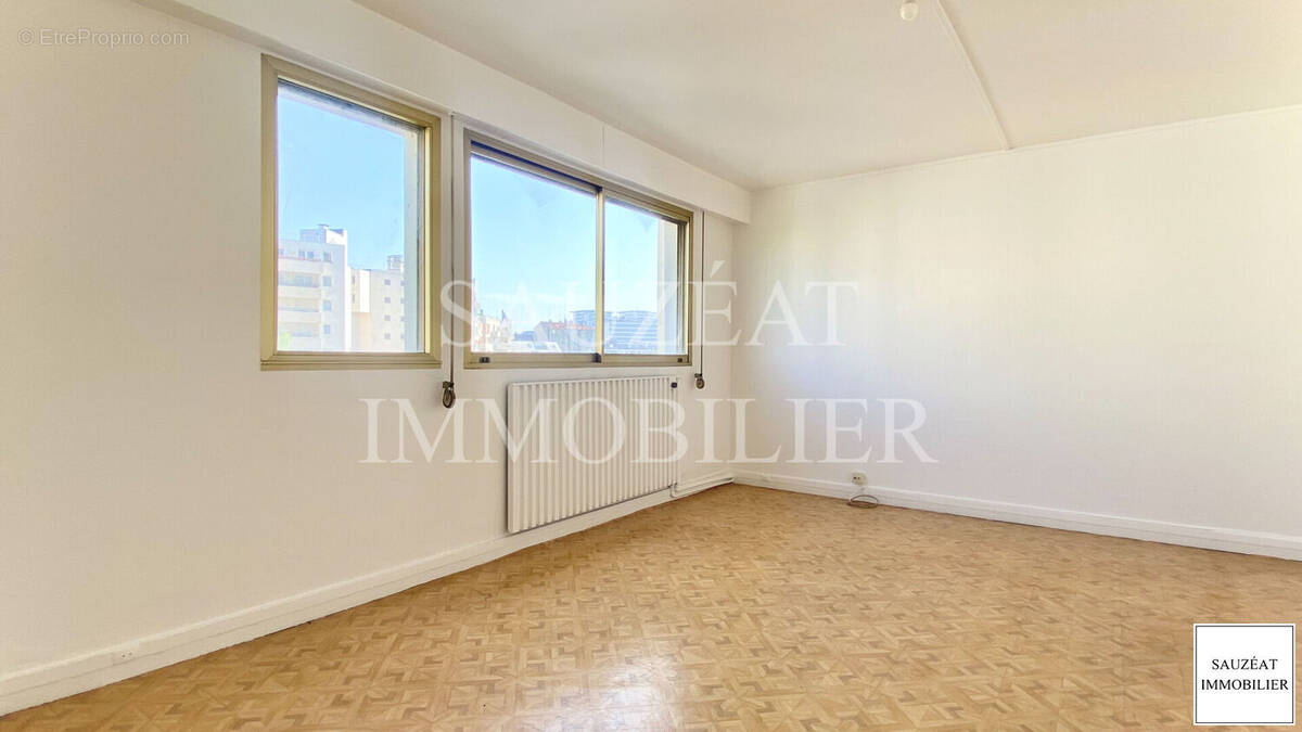 Appartement à MONTROUGE
