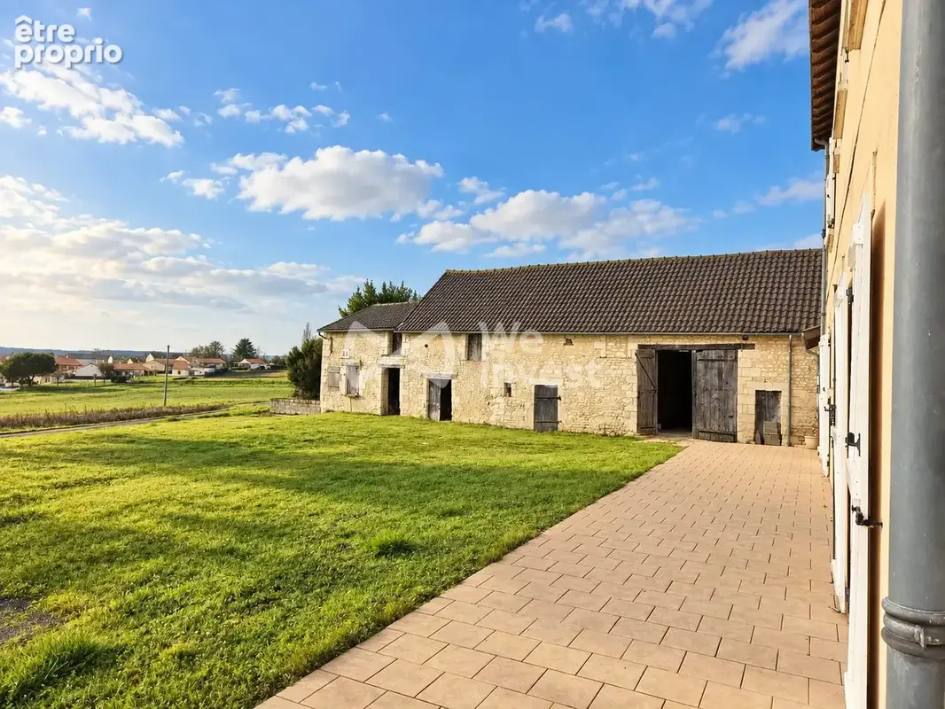 Maison 5 pièces 156 m² à vendre à Scorbe-Clairvaux (86140) - photo 4