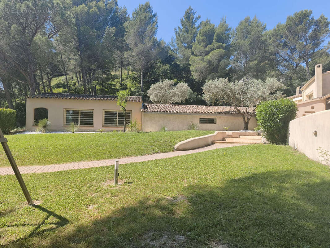 Maison à SAINT-SATURNIN-LES-AVIGNON