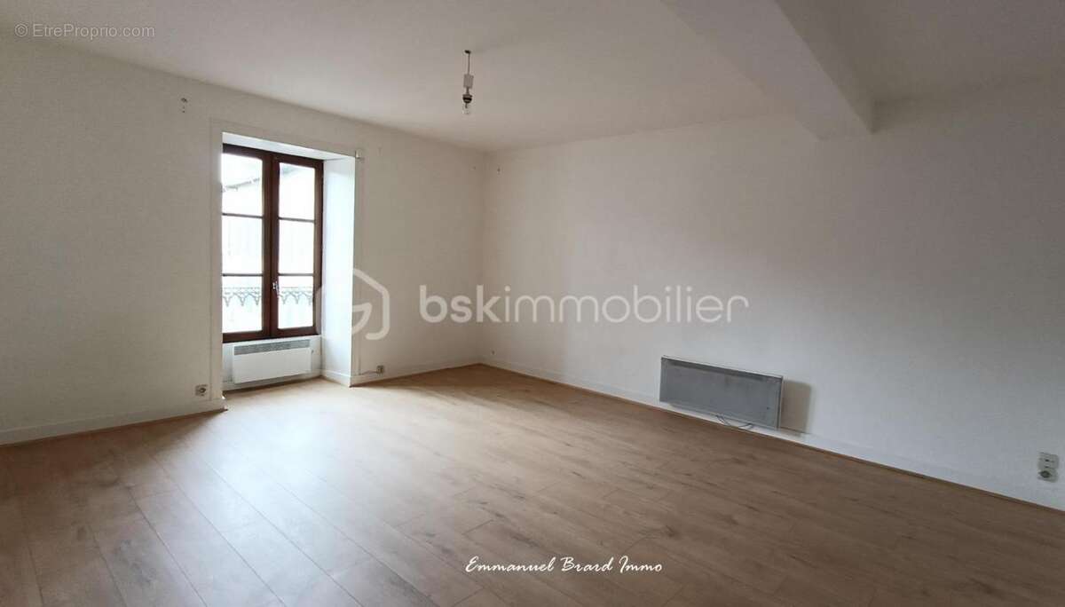 À vendre – immeuble de 4 logements au cœur de la cité médiévale de lusignan - photo 6