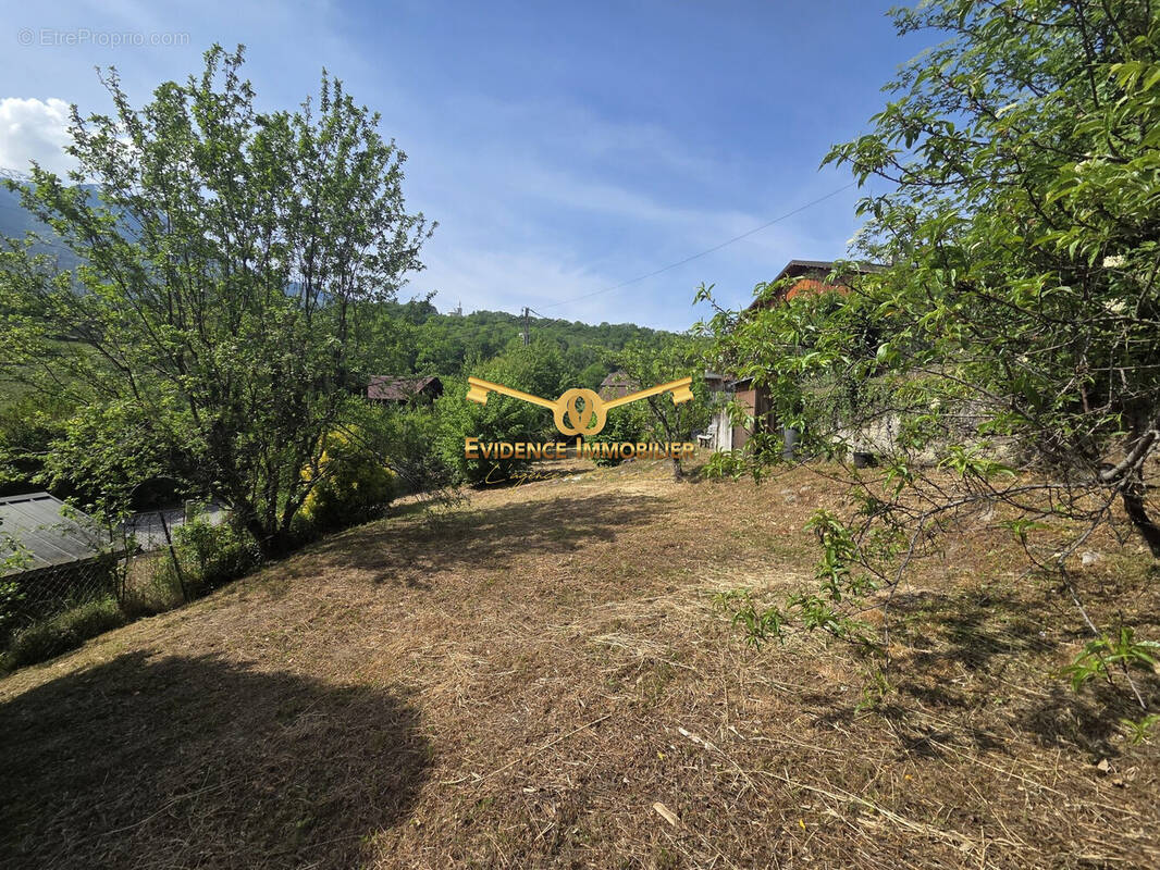 Terrain à CEVINS