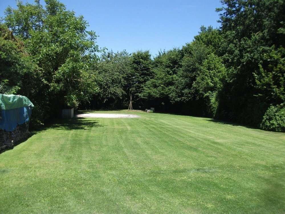 Maison à CLUSSAIS-LA-POMMERAIE