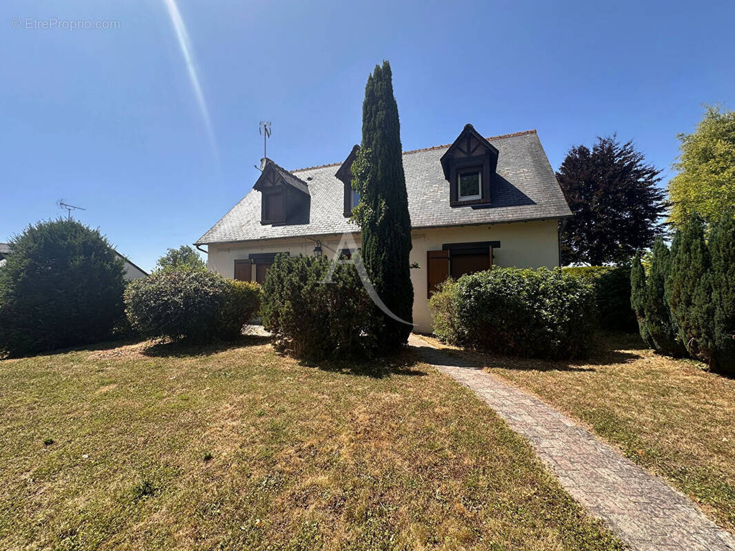 Maison à SAINT-SULPICE-DE-POMMERAY