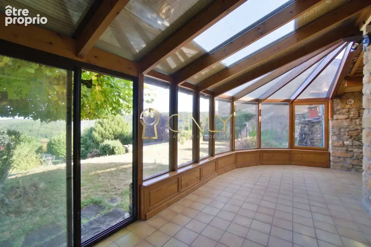 Poleymieux au Mont d'Or - Maison de caractère - 176 M² -  Dépendances - A rénover - photo 17