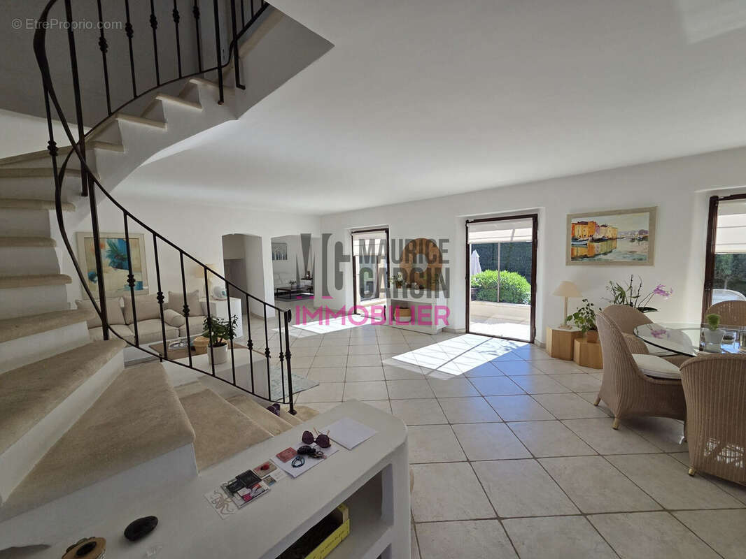 Maison 165 m² à Lagnes  - photo 8