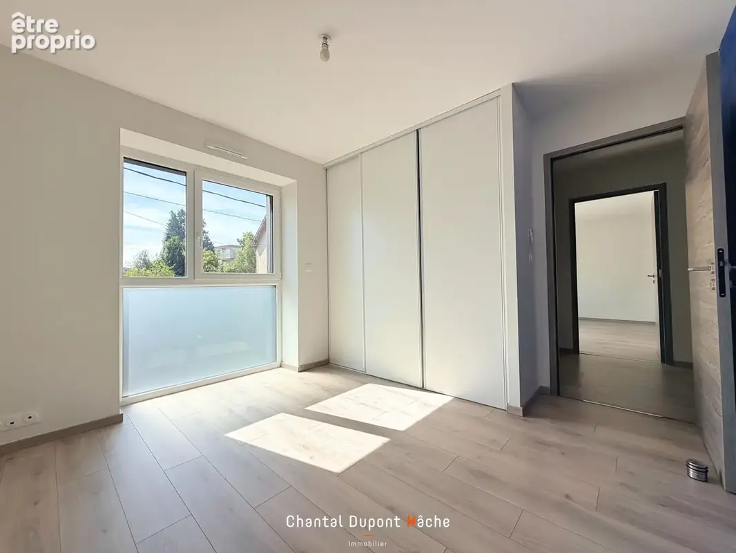CHARTRES VILLAINES - Maison contemporaine de 2022, 6 chambres, garage, terrasse et petit jardin. - photo 9