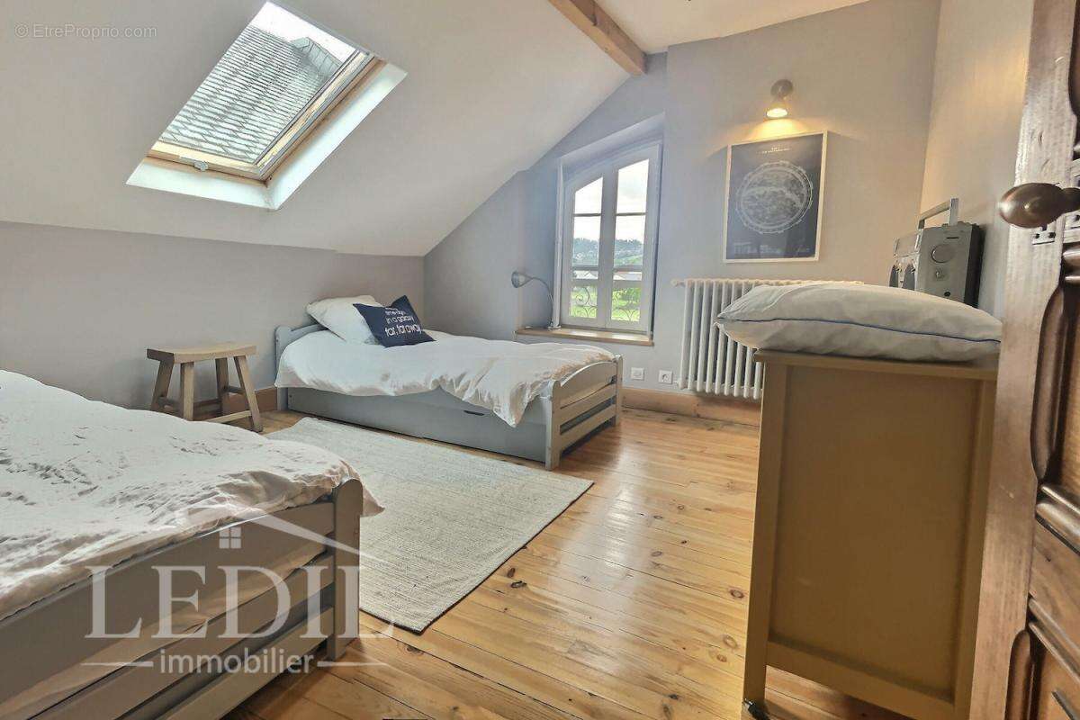 Élégant duplex de caractère avec terrasse et vue sur les montagnes - photo 8