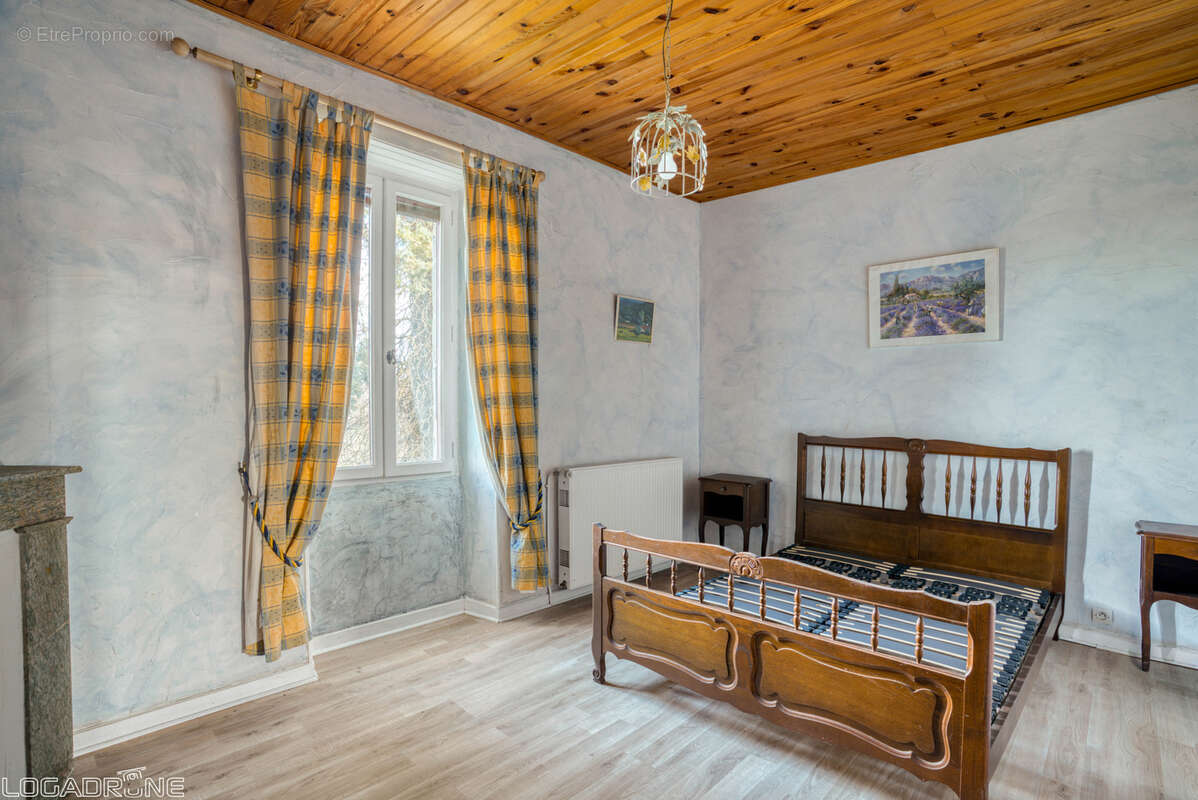Ensemble avec deux habitations avec hangar sur un terrain de plus de 5 hectares - photo 23