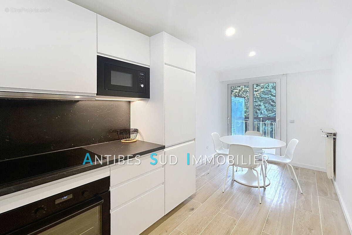 Appartement à VALLAURIS