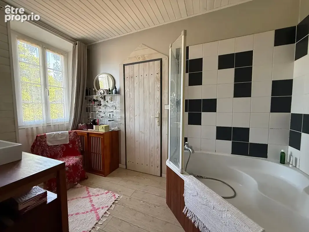 ARDILLIÈRES - Charentaise de charme avec maison d'amis, piscine et dépendances. - photo 12