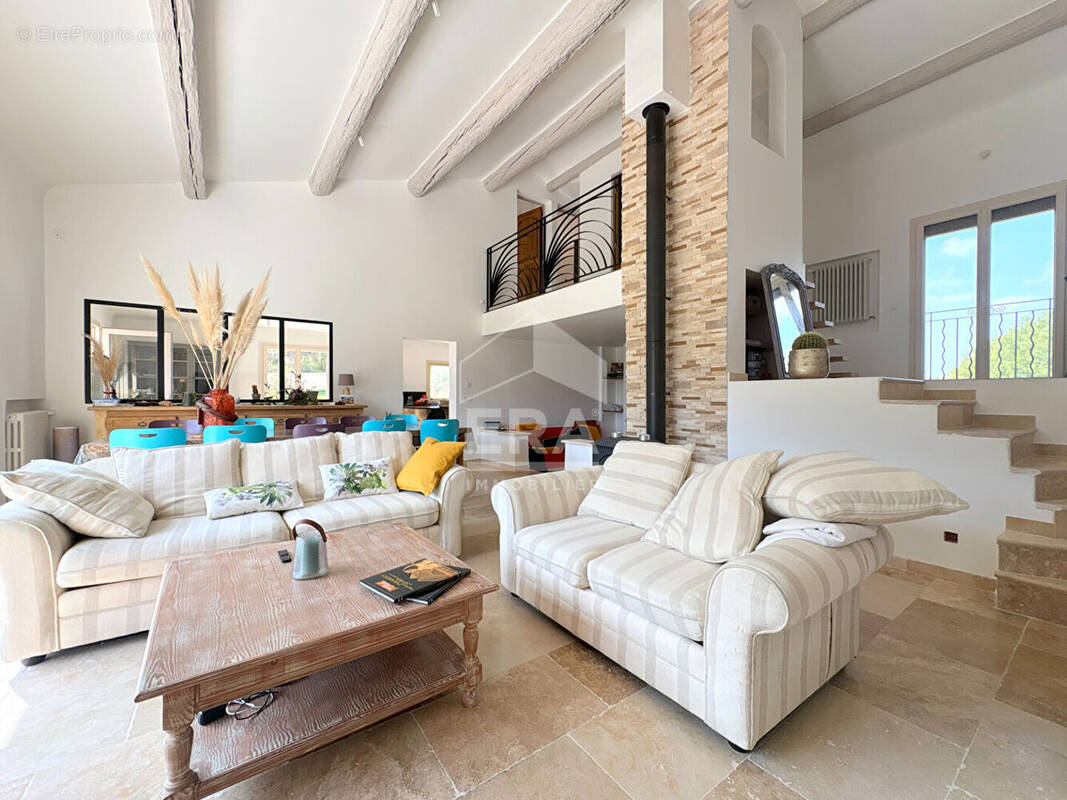 Maison à LA TOUR-D'AIGUES