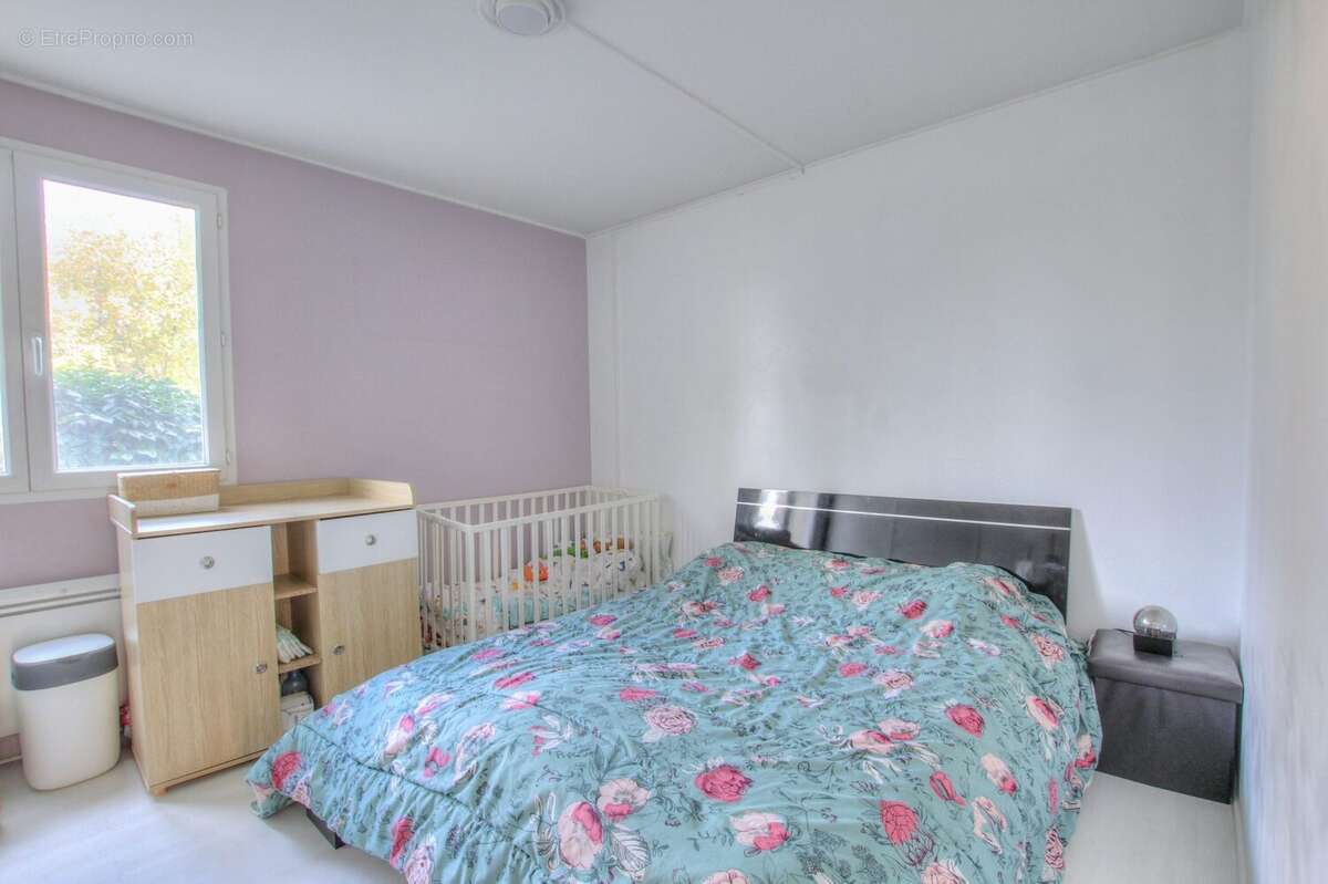 Appartement à COLLONGES