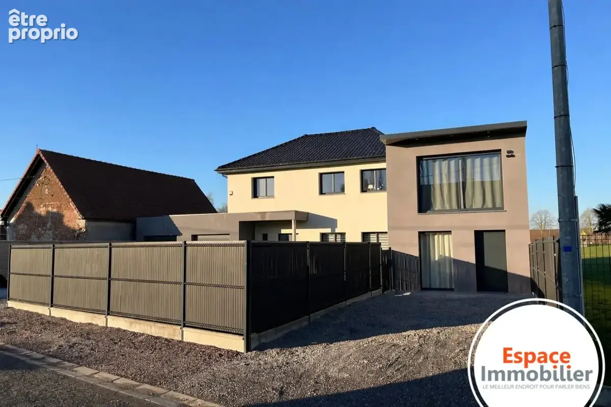 Villa contemporaine sur un terrain de 1800 m2 - photo 2