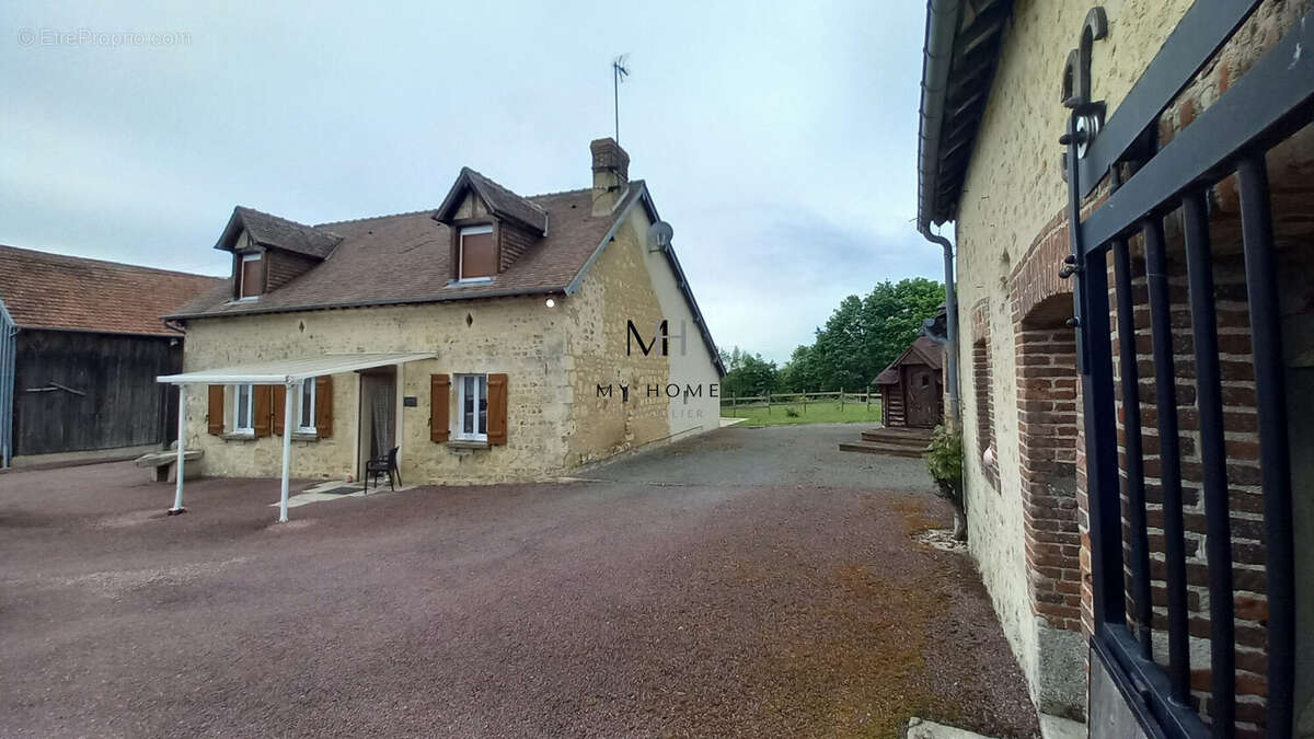Maison à LE MELE-SUR-SARTHE