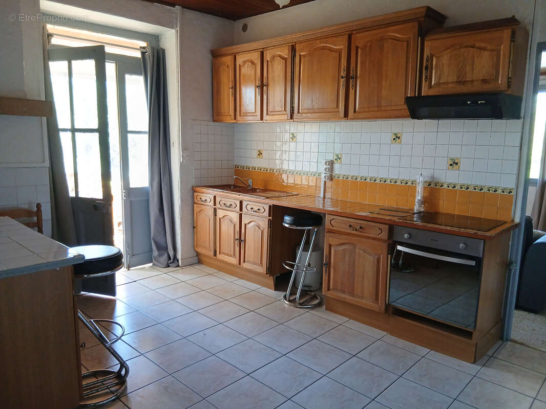 Maison à SAINT-HILAIRE-DE-BRETHMAS