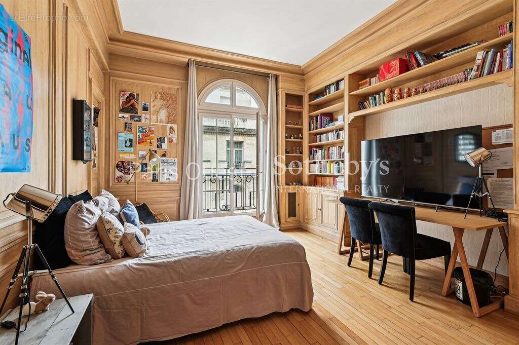 Appartement à NEUILLY-SUR-SEINE