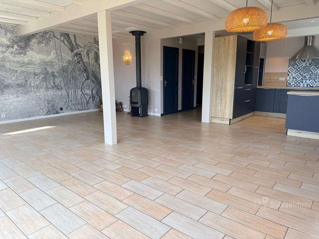 Maison 5 pièce(s) 145.23 m2 sur Terrain de 10 596 m2 - photo 2