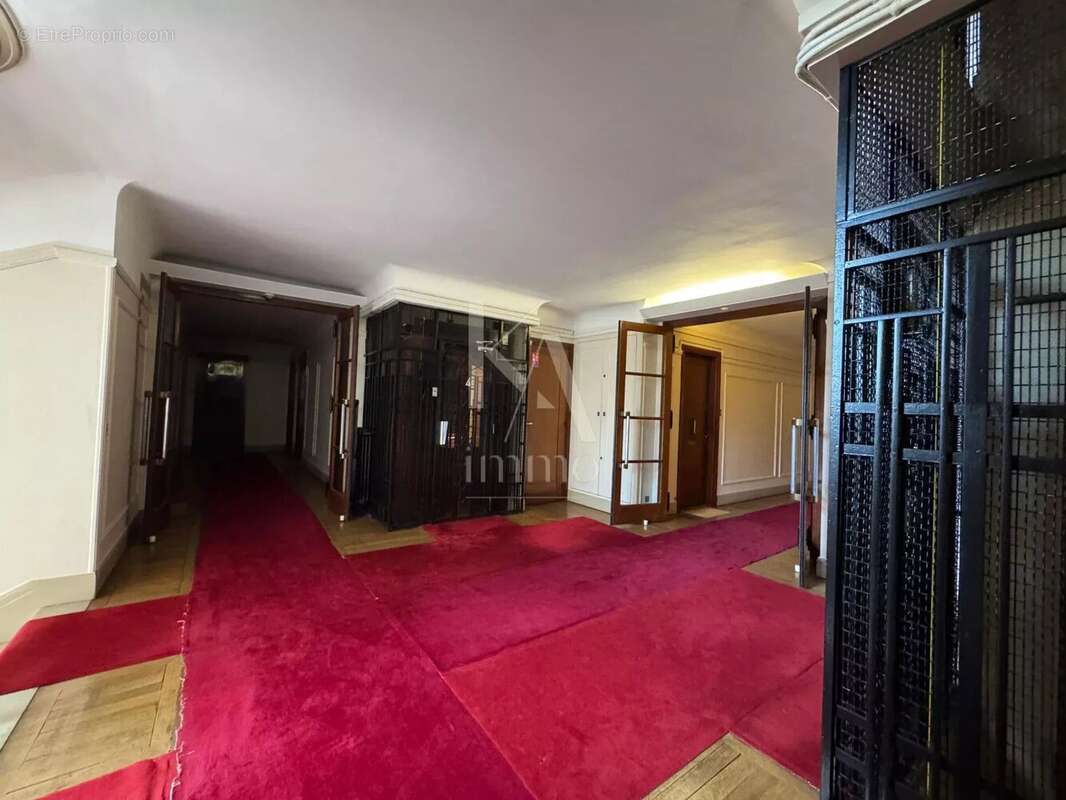 Appartement à NEUILLY-SUR-SEINE